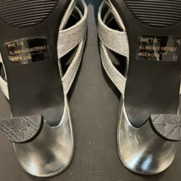 Kelly & Katie Silver Glitter Mikie Sandals size 7.5 - Picture 6 of 7